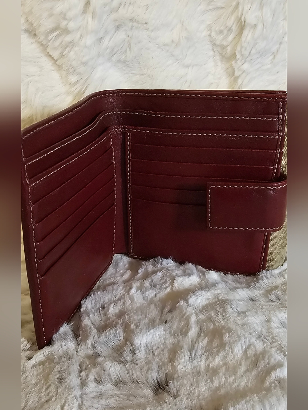 Gucci Beige Monogram Wallet with Burgundy Trim and Medallion - Picture 10 of 14
